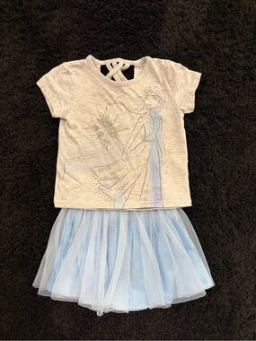 EUC- toddler girl Frozen II outfit/costume 2T